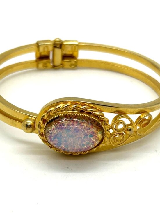 Estate Jewelry - Hinged Clamper Bracelet With Acrylic Opaline Cabochon Gold-Tone Size 6